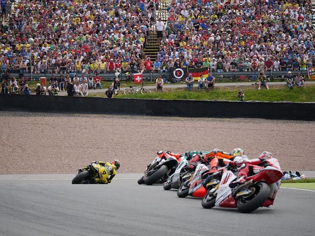 Impacts et gestion : les blessures chez les athlètes de haut-niveau. Exemple des pilotes motoGP.
