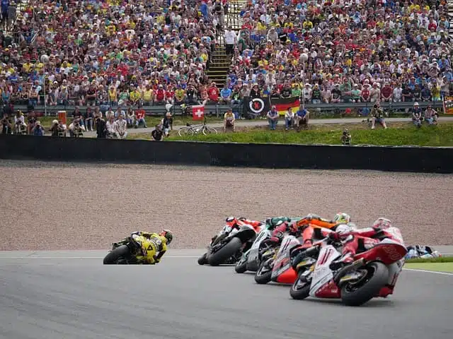 Impacts et gestion : les blessures chez les athlètes de haut-niveau. Exemple des pilotes motoGP.