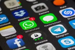 Le brain-rot: l'impact des réseaux sociaux sur nos capacités mentales.