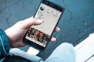 Le brain-rot: l'impact des réseaux sociaux sur nos capacités mentales.